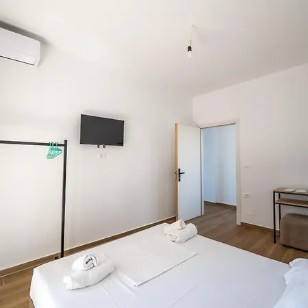 Golden Sun Apartment