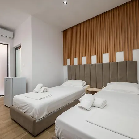 Golden Sun Apartment *