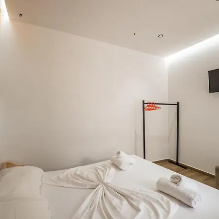 Golden Sun Apartment *