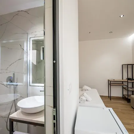 Golden Sun Apartment