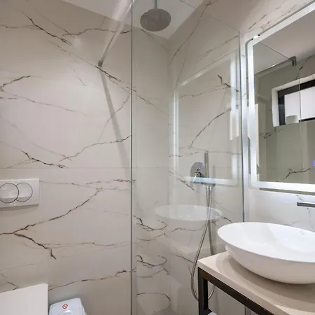 Golden Sun Apartment