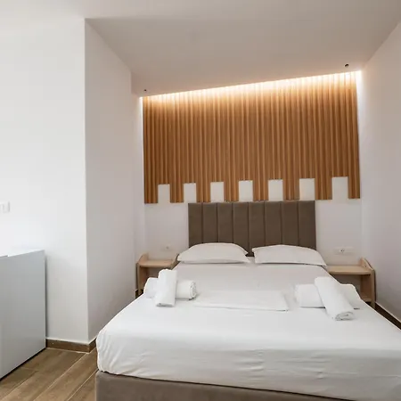 Golden Sun Apartment *