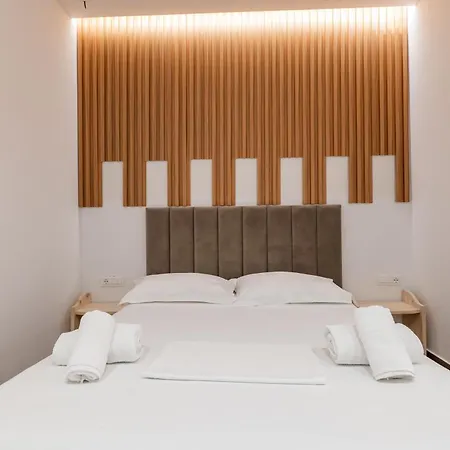 Golden Sun Apartment