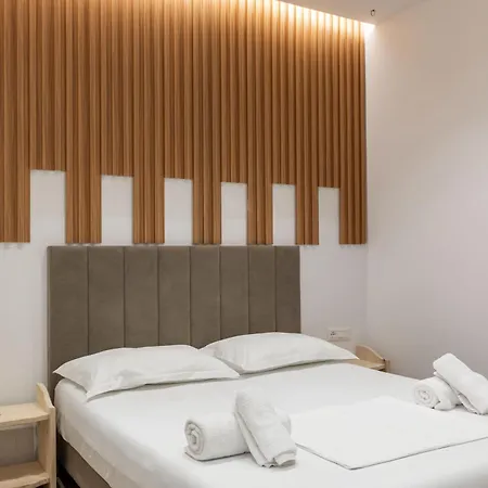 Golden Sun Apartment *