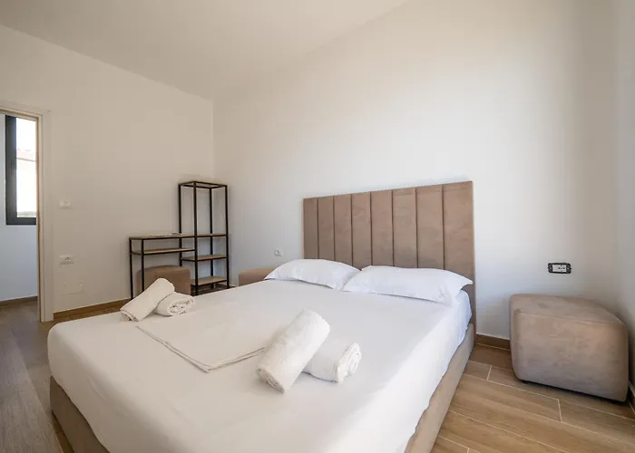 Golden Sun Apartment