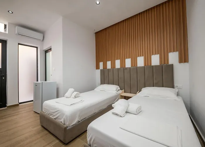 Golden Sun Apartment *