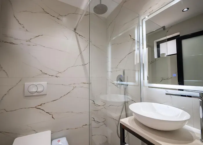 Golden Sun Apartment