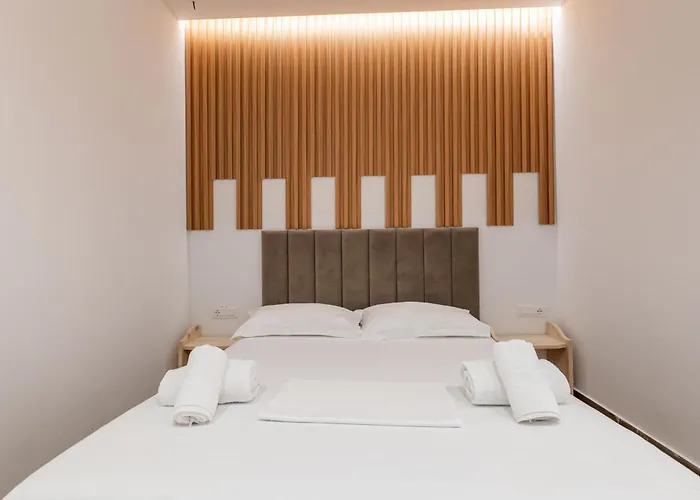 Golden Sun Apartment