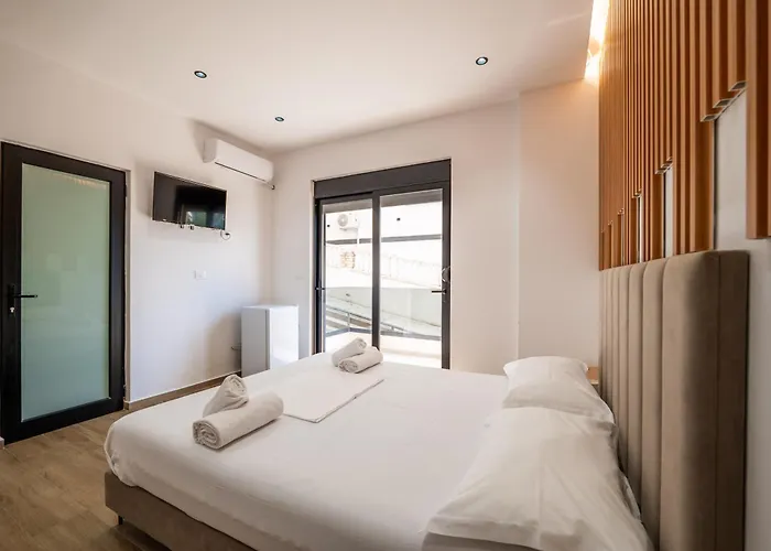 Golden Sun Apartment