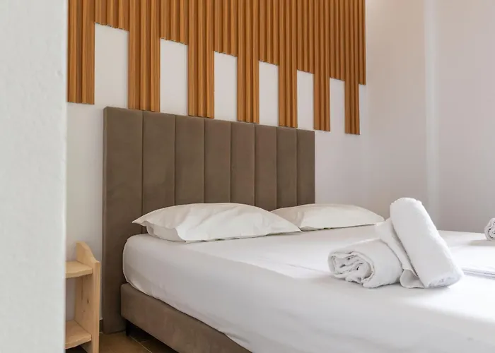 Golden Sun Apartment *