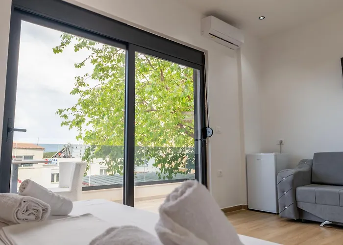 Golden Sun Apartment